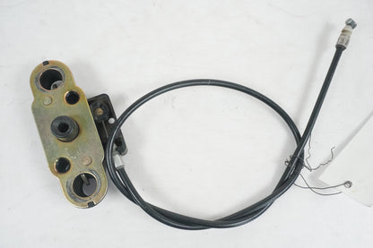 Framsidan på Sadellåsmekanism från en Suzuki DR 800 S -1995 motorcykel.