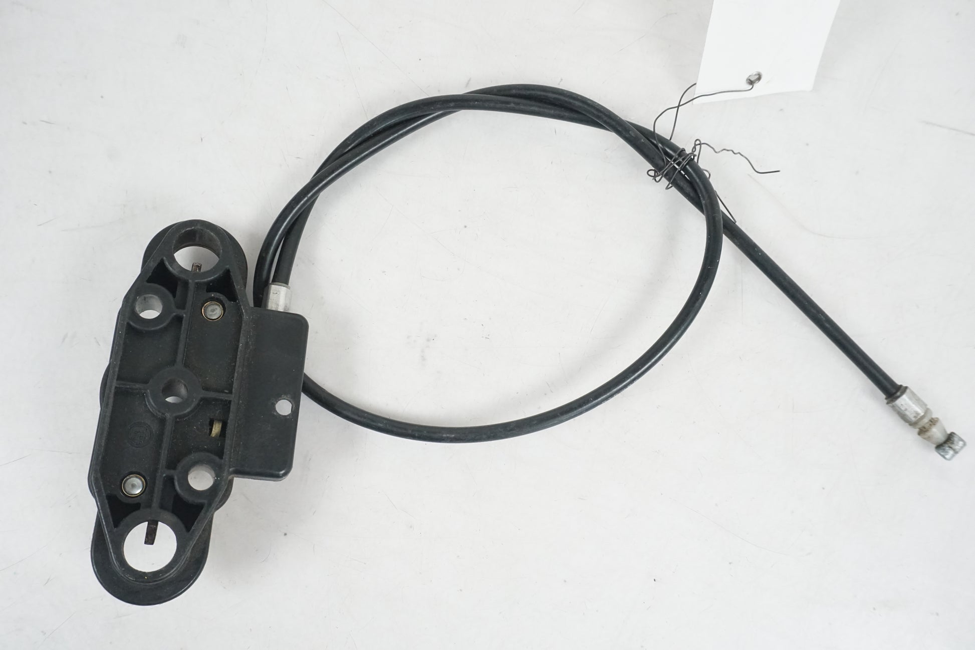 Höger sida på Sadellåsmekanism från en Suzuki DR 800 S -1995 motorcykel.