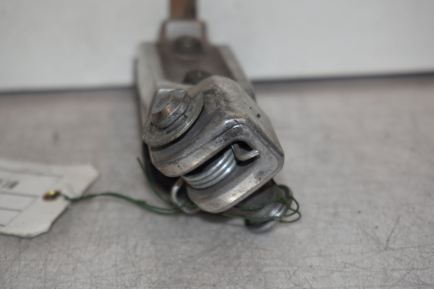 Snett uppifrån på Fotpinne från en Kawasaki ZZR 1200 -2002 motorcykel.