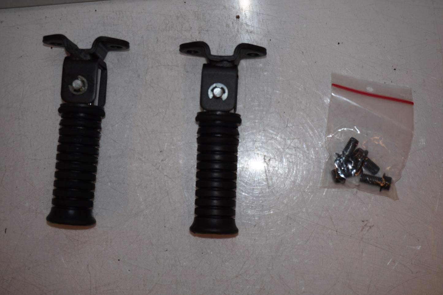 Framsidan på Fotpinne från en Kawasaki VN 900 -2011 motorcykel.