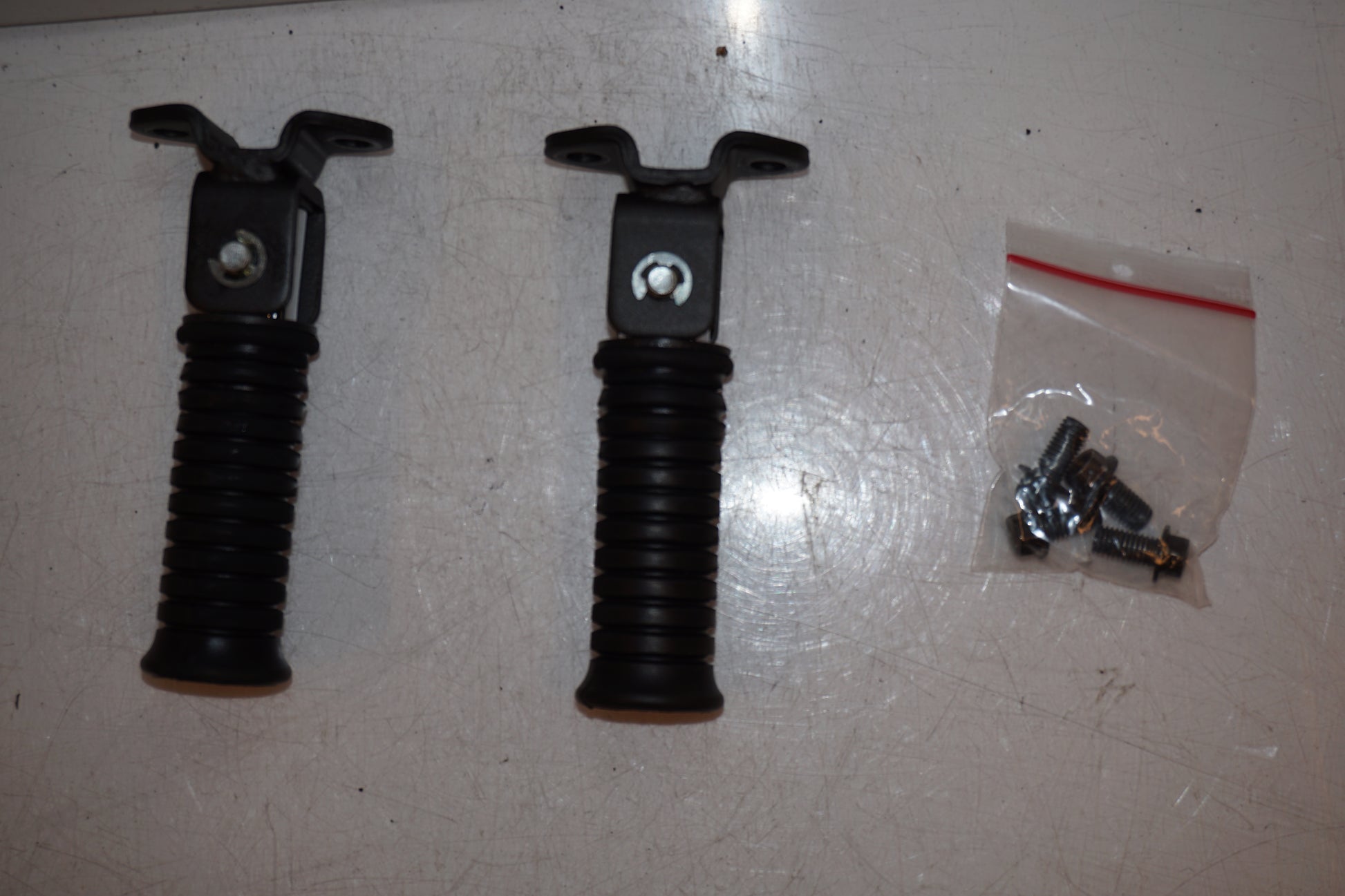 Framsidan på Fotpinne från en Kawasaki VN 900 -2011 motorcykel.