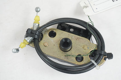 Framsidan på Sadellåsmekanism från en Suzuki GSF 1200 -2002 motorcykel.