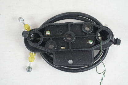 Baksidan på Sadellåsmekanism från en Suzuki GSF 1200 -2002 motorcykel.