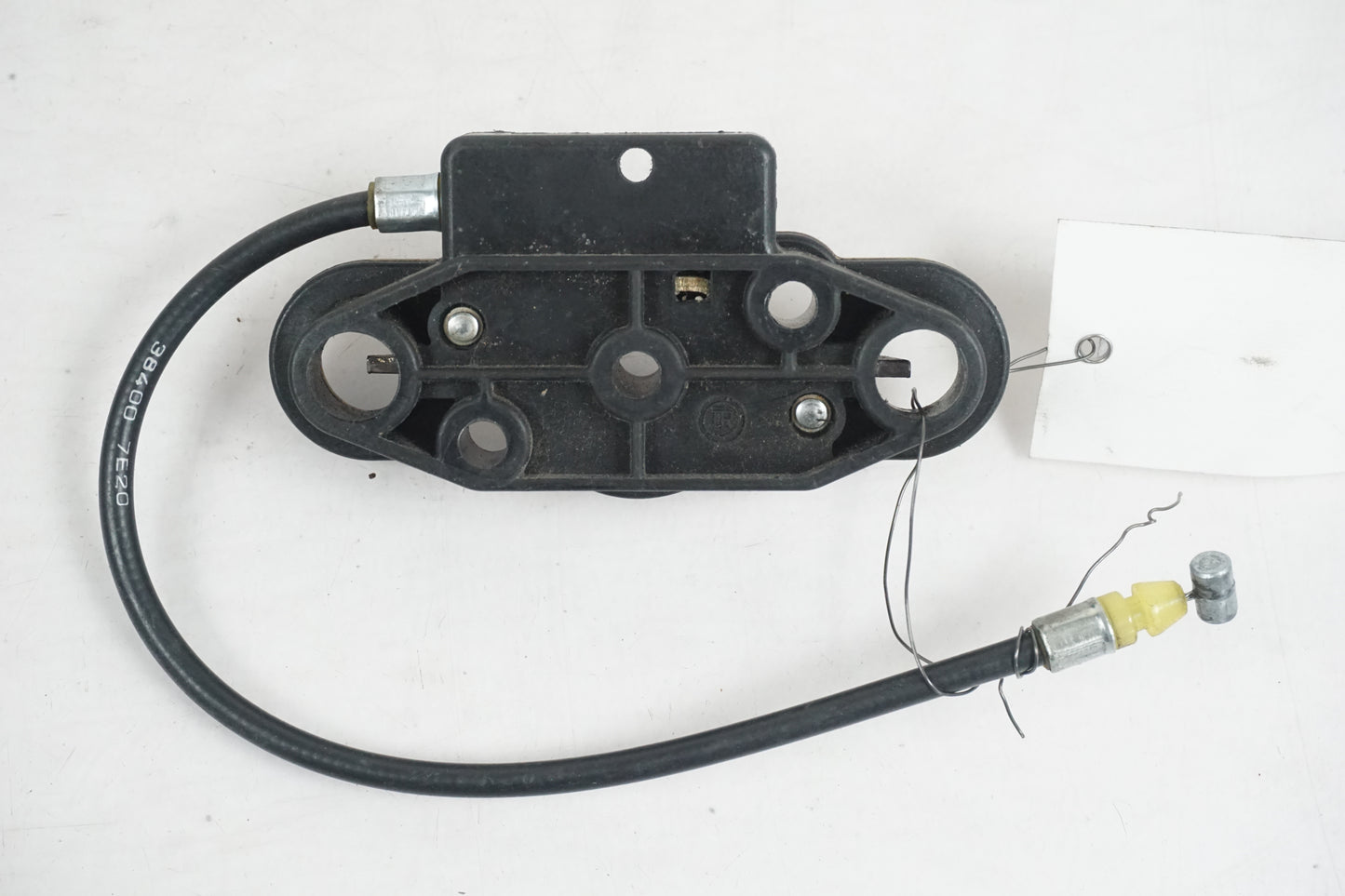 Baksidan på Sadellåsmekanism från en Suzuki TL 1000 S -1997 motorcykel.