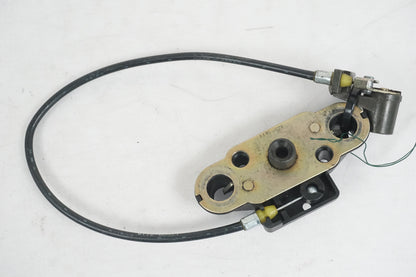 Framsidan på Sadellåsmekanism från en Suzuki GSX-R 750 -1998 motorcykel.