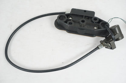 Baksidan på Sadellåsmekanism från en Suzuki GSX-R 750 -1998 motorcykel.