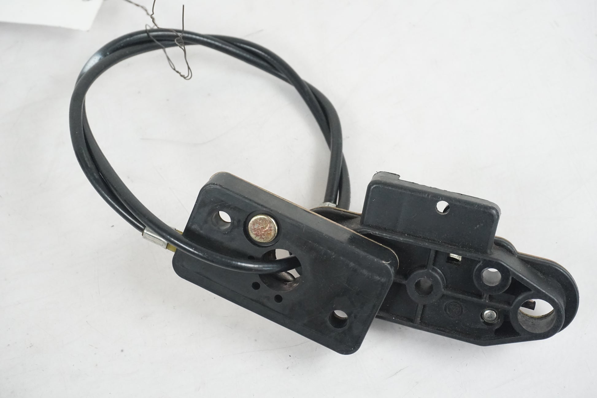 Höger sida på Sadellåsmekanism från en Suzuki TL 1000 S -1997 motorcykel.