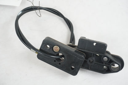 Höger sida på Sadellåsmekanism från en Suzuki TL 1000 S -1997 motorcykel.