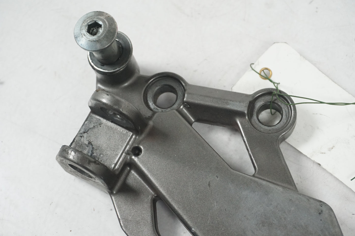 Baksidan på Fotpinne från en BMW F 800 GT -2013 motorcykel.