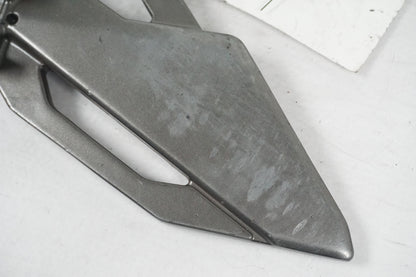 Höger sida på Fotpinne från en BMW F 800 GT -2013 motorcykel.