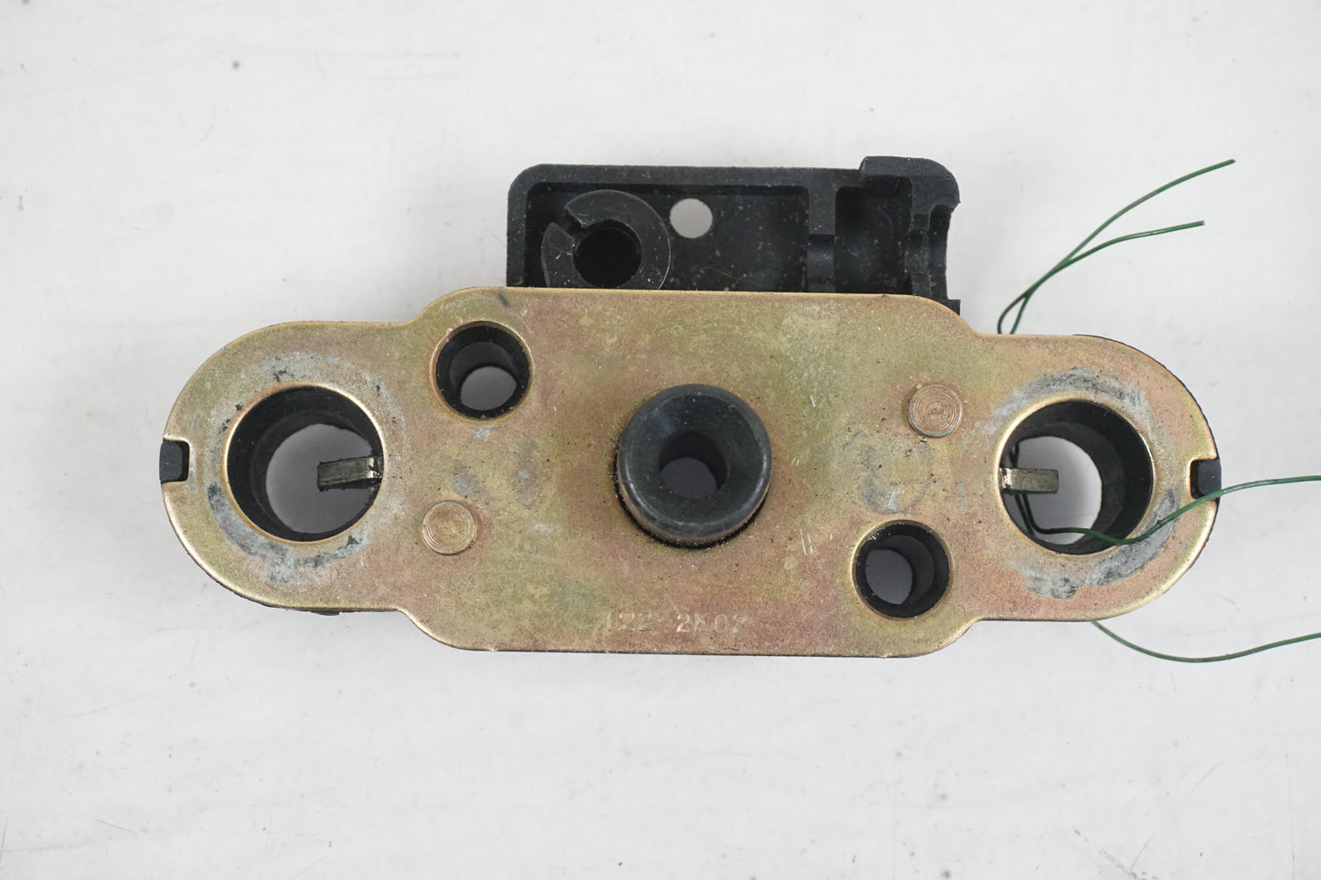 Framsidan på Sadellåsmekanism från en Suzuki GSX-R 750 -2000 motorcykel.