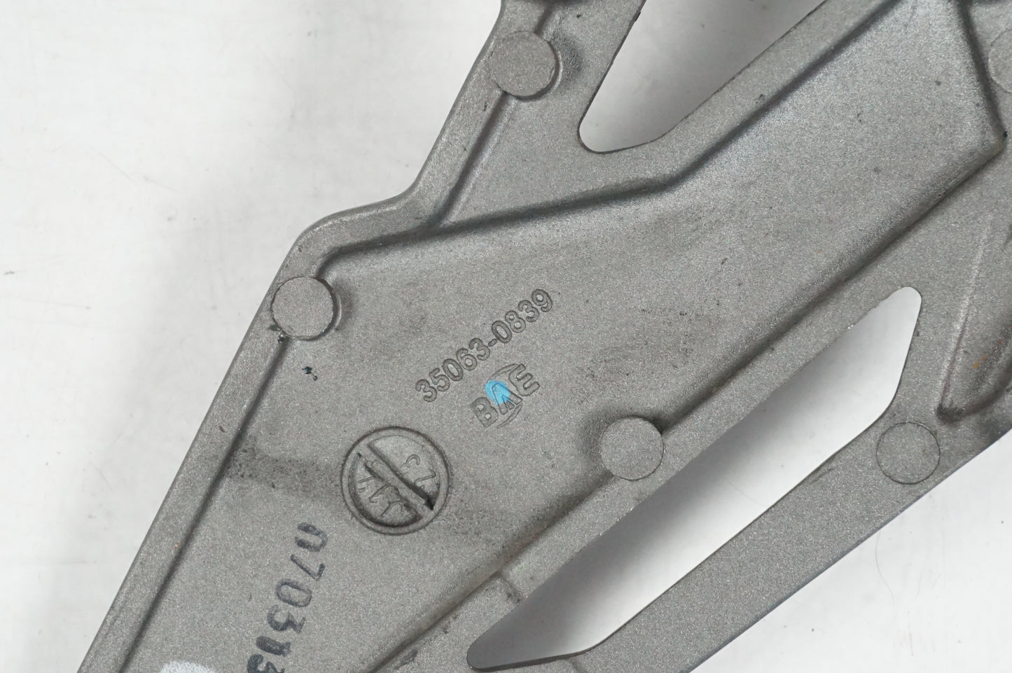 Snett uppifrån på Fotpinne från en BMW F 800 GT -2013 motorcykel.