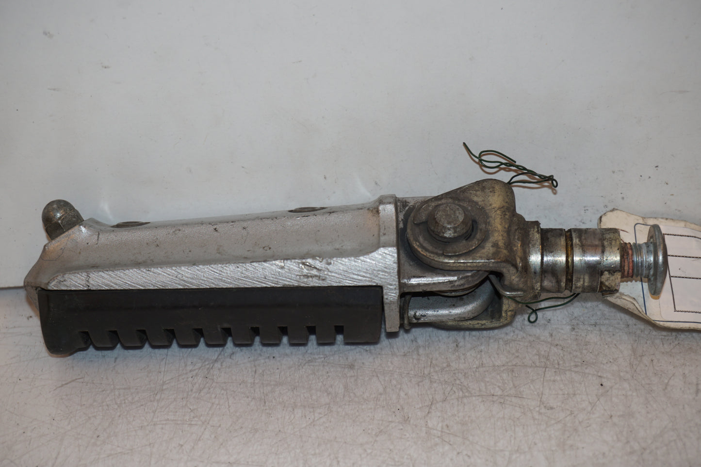 Höger sida på Fotpinne från en Kawasaki ZX-9R -1994 motorcykel.