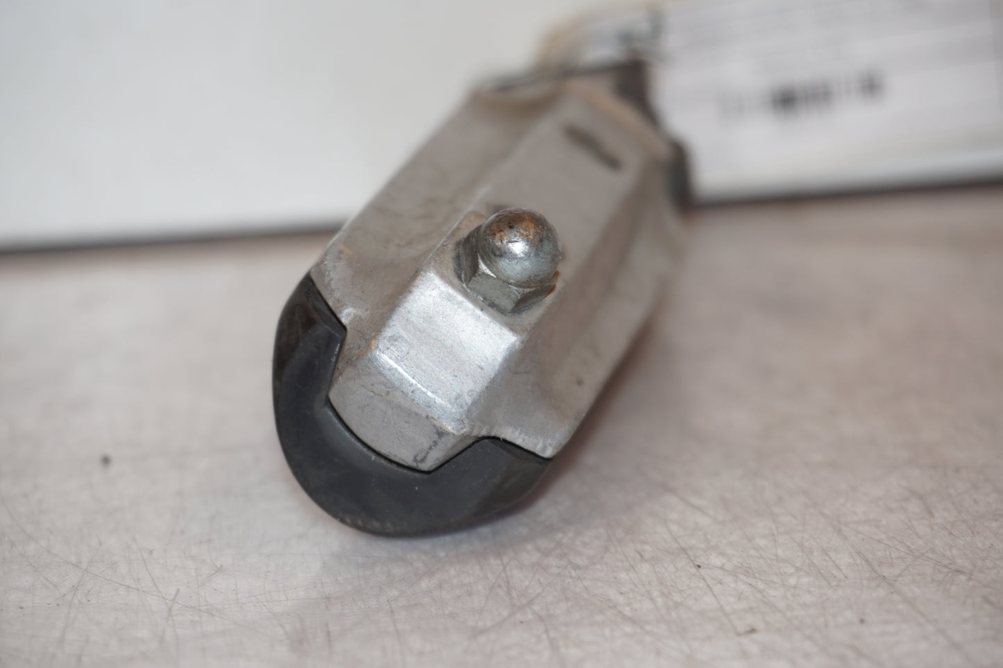 Vänster sida på Fotpinne från en Kawasaki ZX-9R -1994 motorcykel.