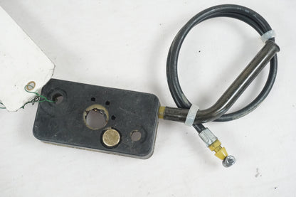 Baksidan på Sadellåsmekanism från en Suzuki VZ 800 -2000 motorcykel.