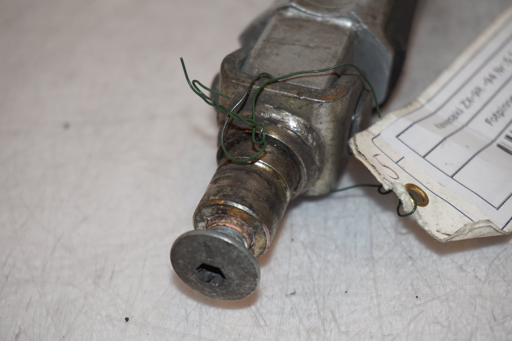 Snett uppifrån på Fotpinne från en Kawasaki ZX-9R -1994 motorcykel.