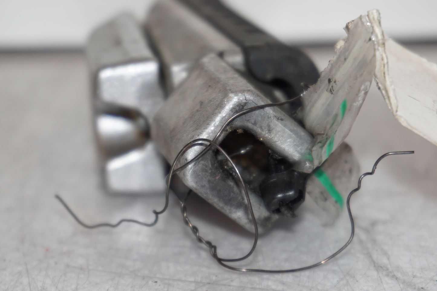 Snett uppifrån på <p>Fotpinne höger fram från Kawasaki Z 900 2017.</p>

<p>Okej skick.</p> motorcykel.