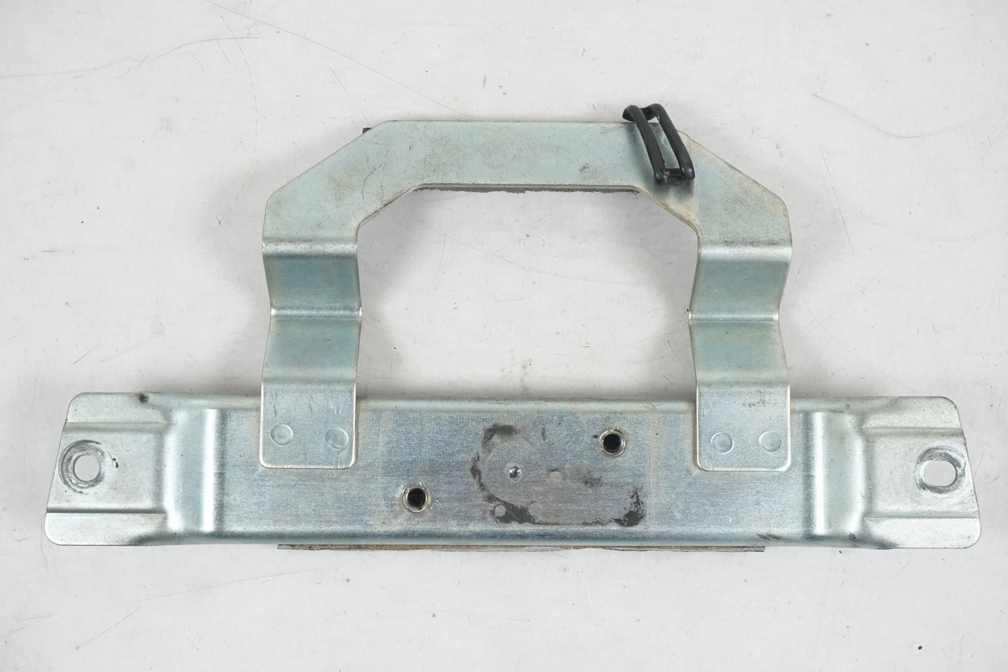 Höger sida på Sadellåsmekanism från en Suzuki TL 1000 S -1997 motorcykel.