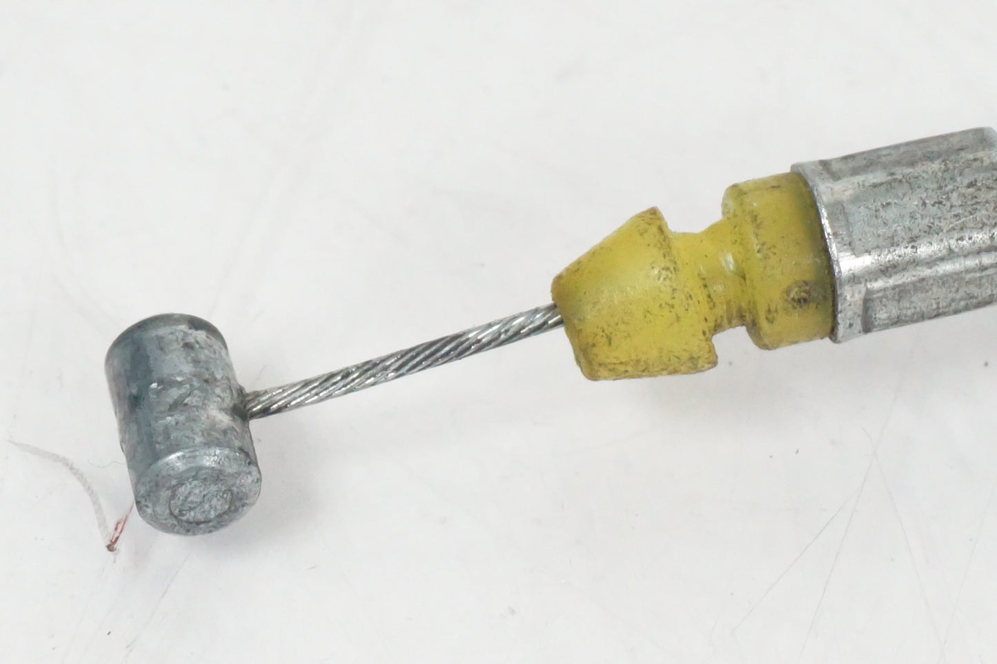 Vänster sida på Sadellåsmekanism från en Suzuki TL 1000 S -1997 motorcykel.