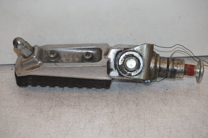 Höger sida på Fotpinne från en Kawasaki Z 1000 -2003 motorcykel.