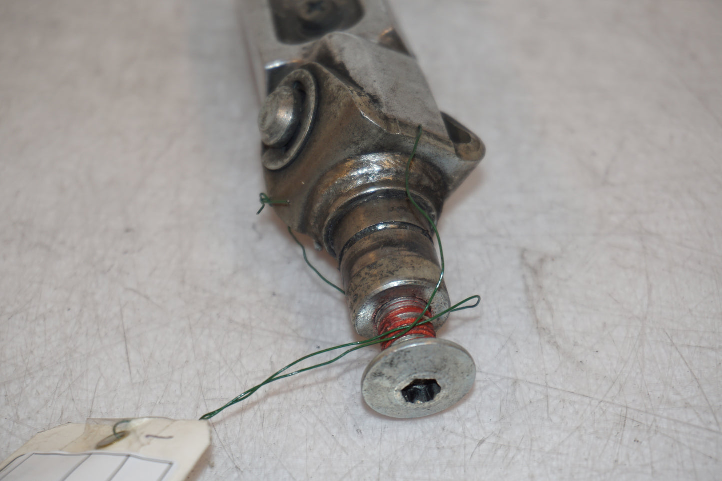 Snett uppifrån på Fotpinne från en Kawasaki Z 1000 -2003 motorcykel.