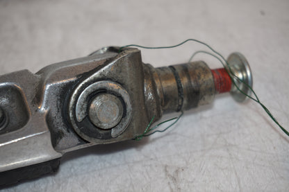 Snett nerifrån på Fotpinne från en Kawasaki Z 1000 -2003 motorcykel.