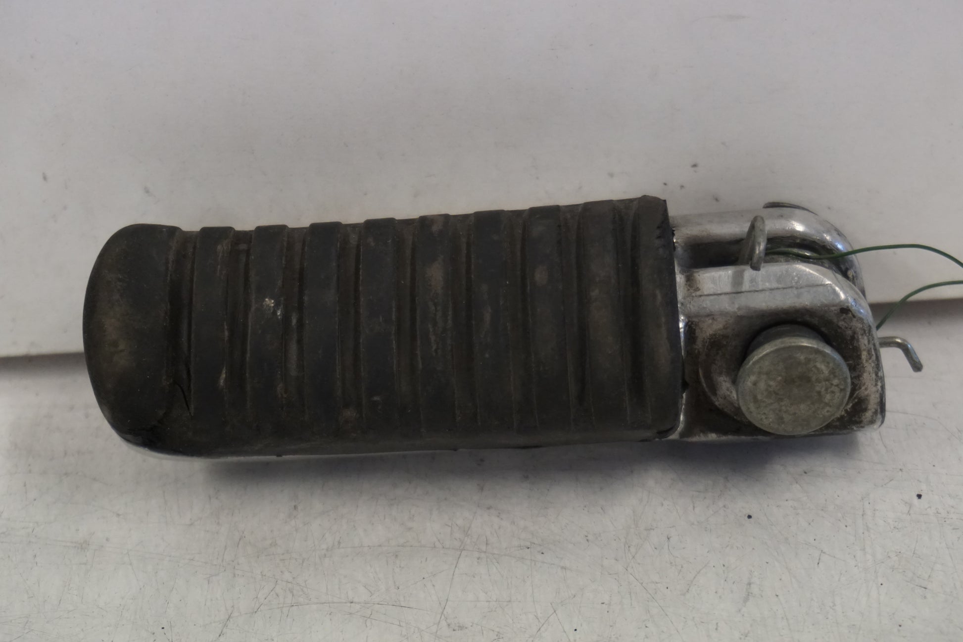 Framsidan på Fotpinne från en Kawasaki ZX-9R -1998 motorcykel.