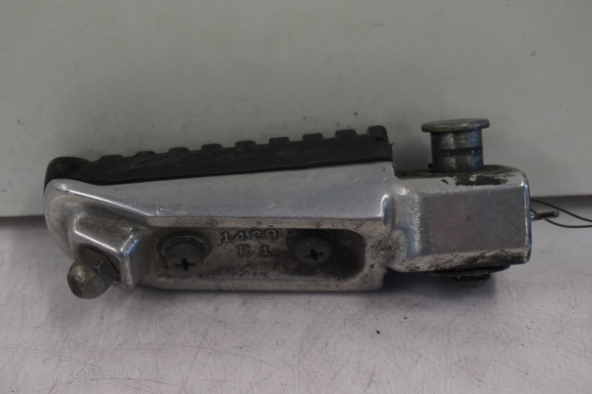 Baksidan på Fotpinne från en Kawasaki ZX-9R -1998 motorcykel.