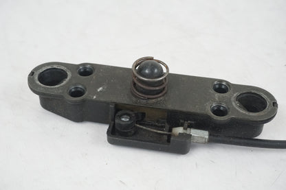 Baksidan på Sadellås från en Suzuki GSX 750 -1984 motorcykel.