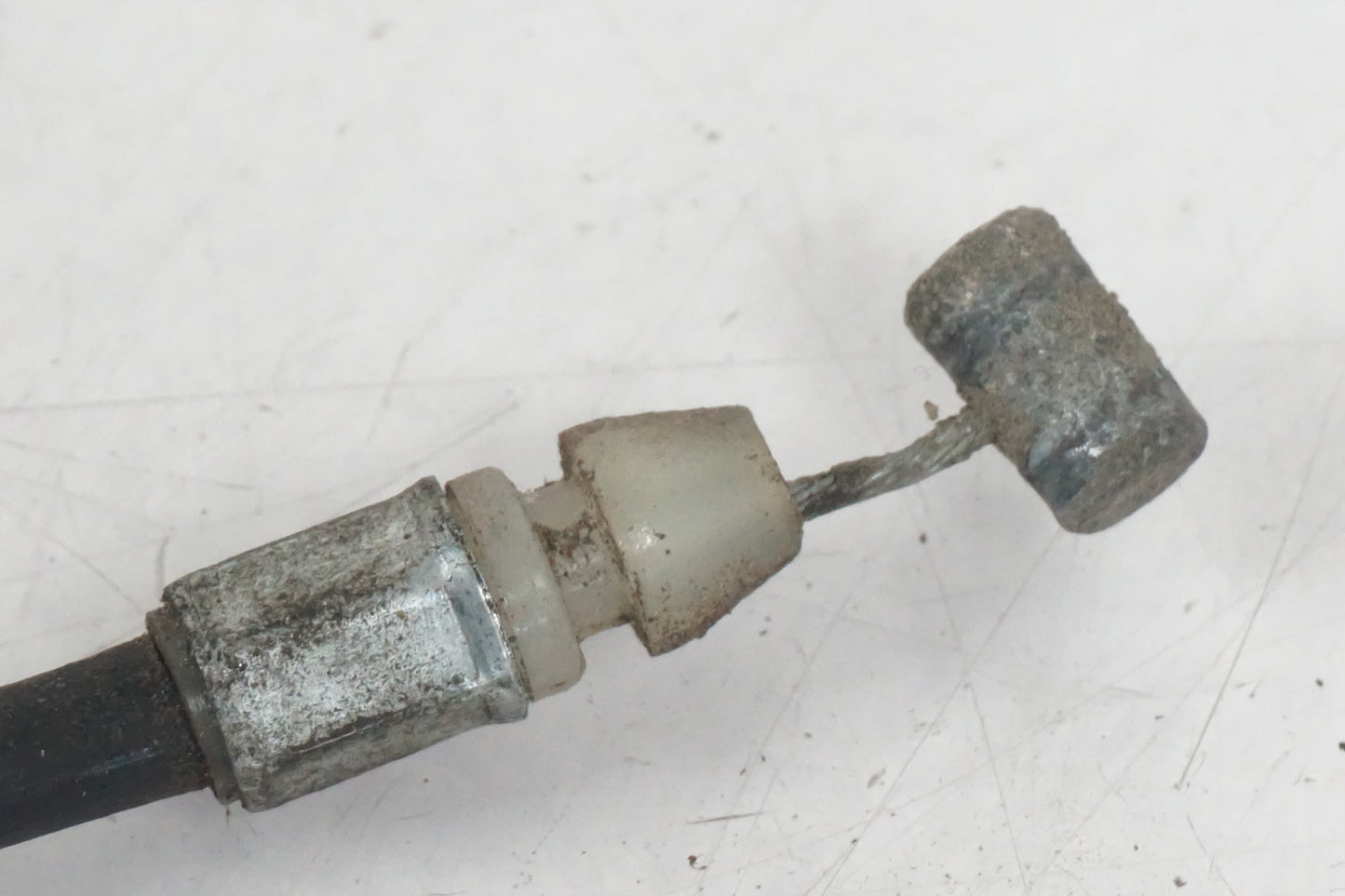 Höger sida på Sadellås från en Suzuki GSX 750 -1984 motorcykel.