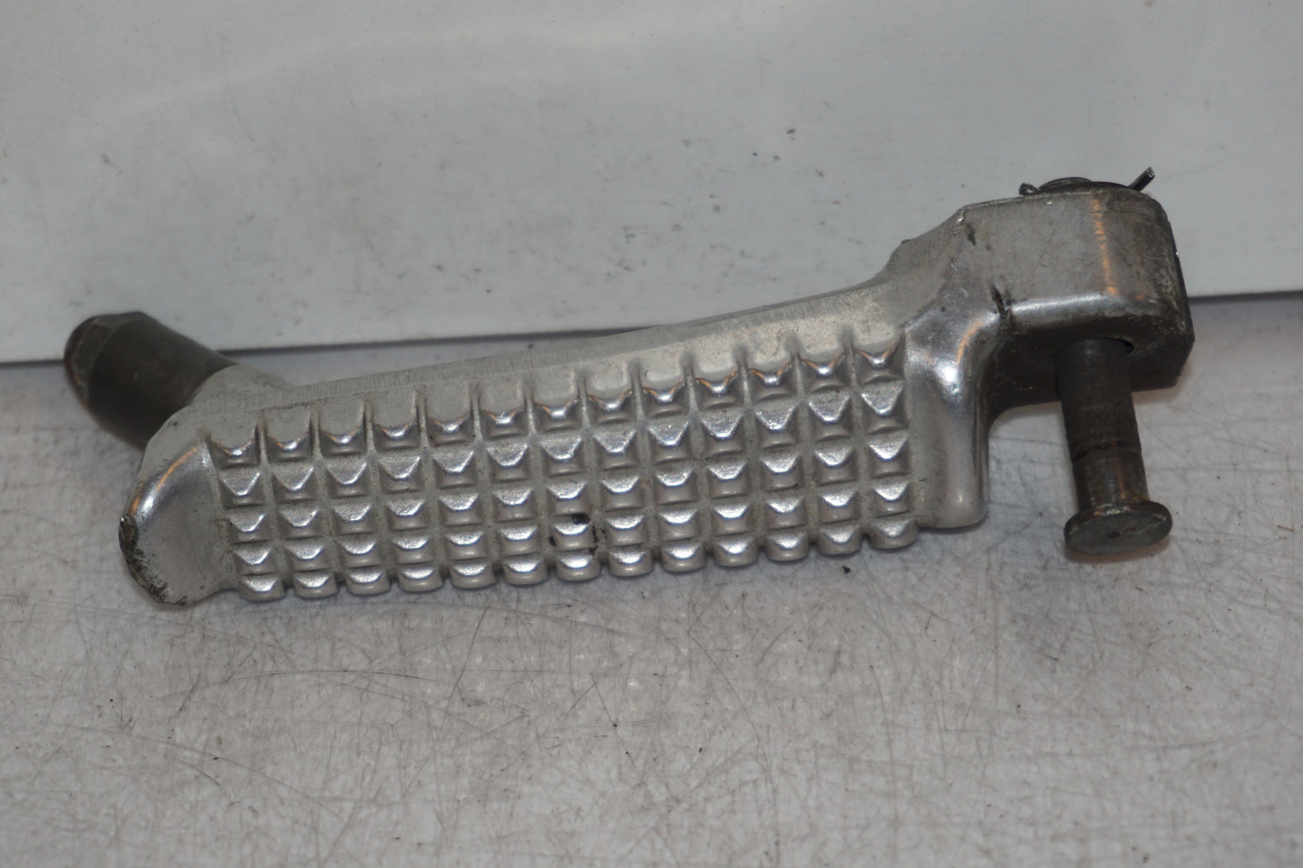 Framsidan på Fotpinne från en Kawasaki Z 550 -1985 motorcykel.