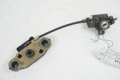 Framsidan på Sadellåsmekanism från en Suzuki RG 125 -1991 motorcykel.