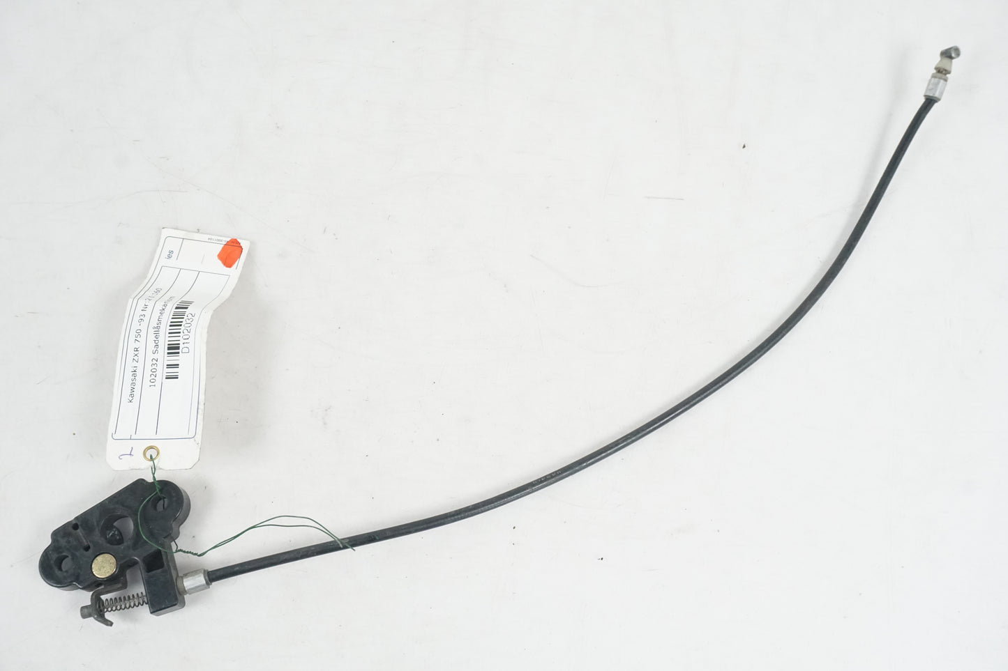 Framsidan på Sadellåsmekanism från en Kawasaki ZXR 750 -1993 motorcykel.