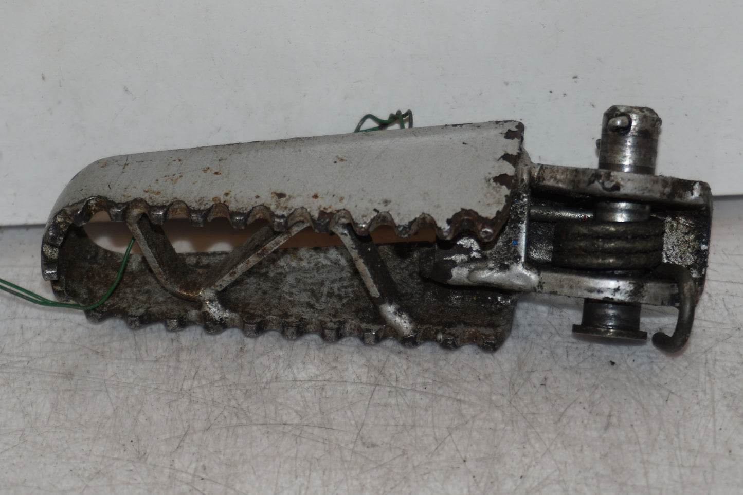 Baksidan på Fotpinne från en Kawasaki KDX 125 -1991 motorcykel.