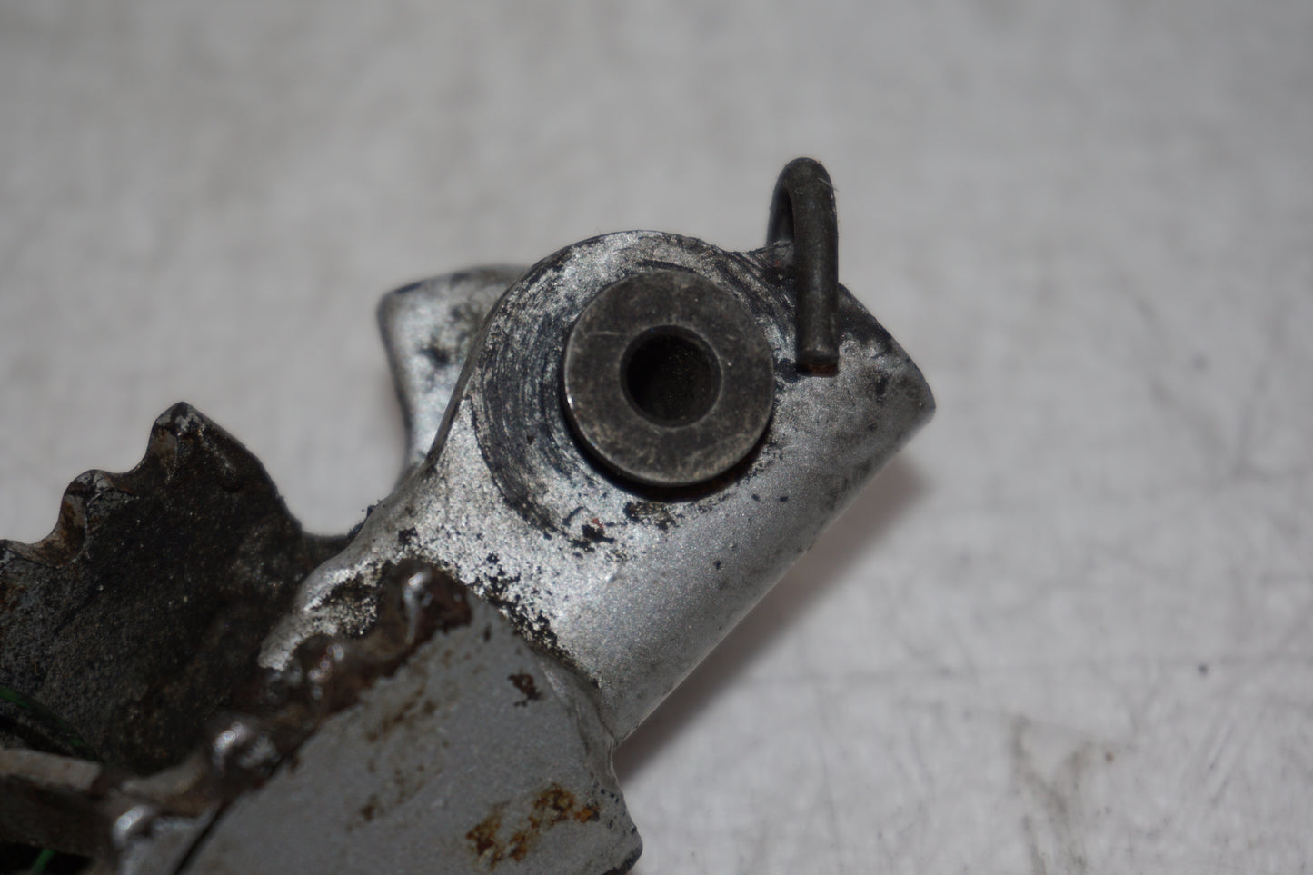 Snett uppifrån på Fotpinne från en Kawasaki KDX 125 -1991 motorcykel.