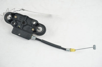 Höger sida på Sadellåsmekanism från en Kawasaki ZZR 1200 -2002 motorcykel.