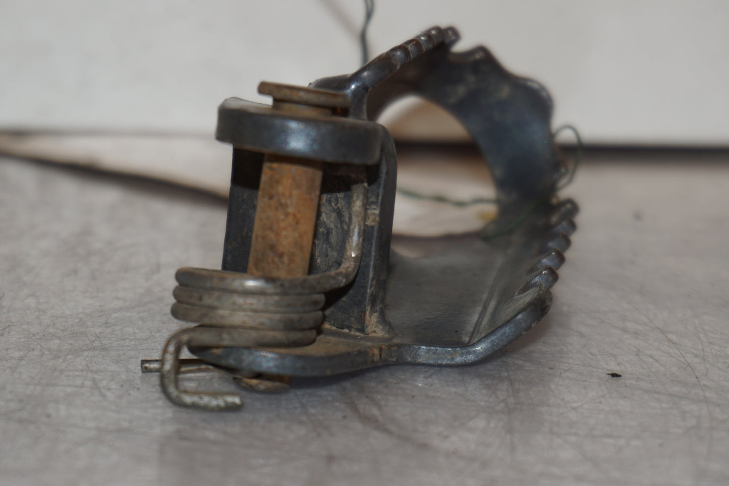 Vänster sida på Fotpinne från en Kawasaki KLX 650 -1993 motorcykel.