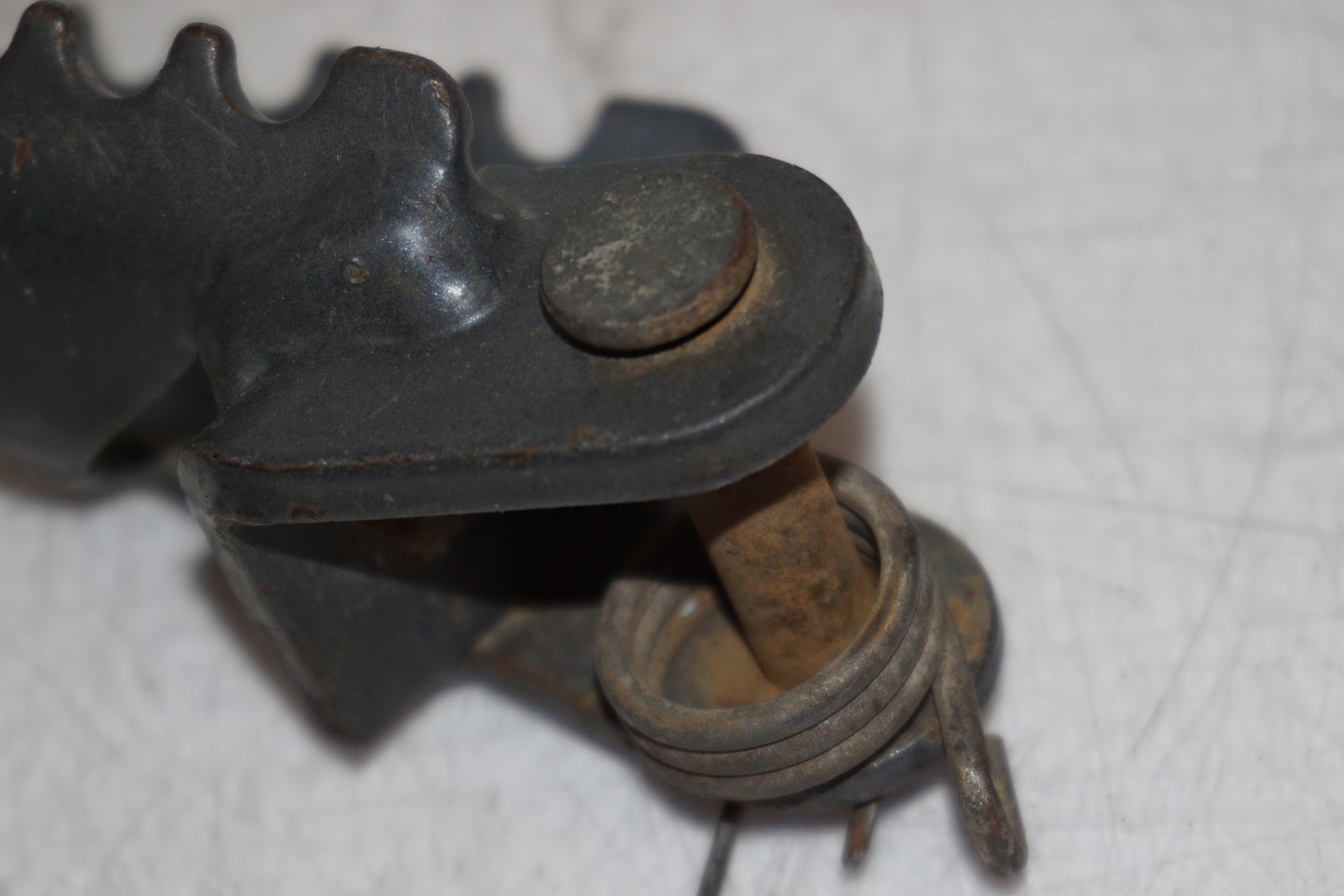 Snett uppifrån på Fotpinne från en Kawasaki KLX 650 -1993 motorcykel.