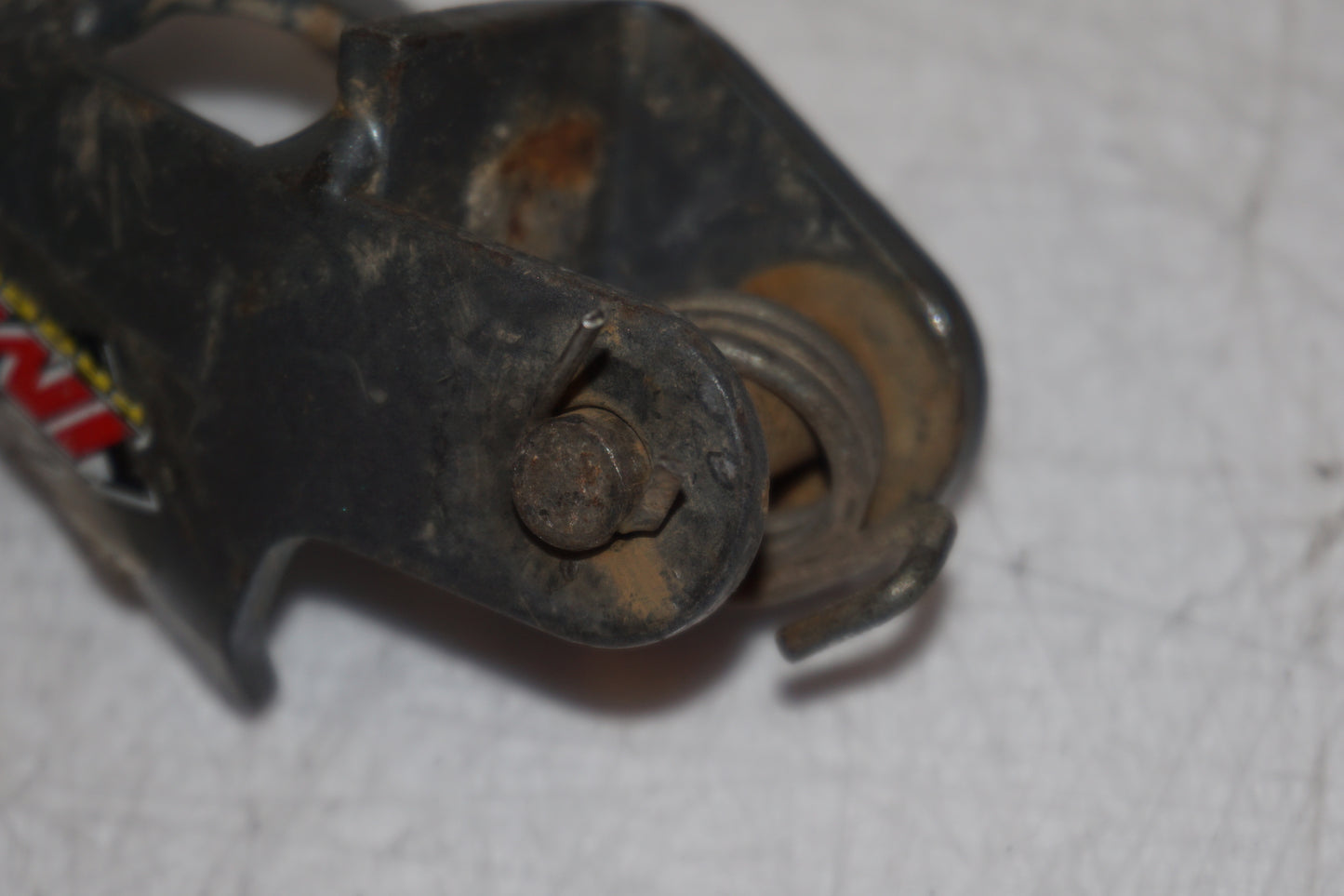 Snett nerifrån på Fotpinne från en Kawasaki KLX 650 -1993 motorcykel.