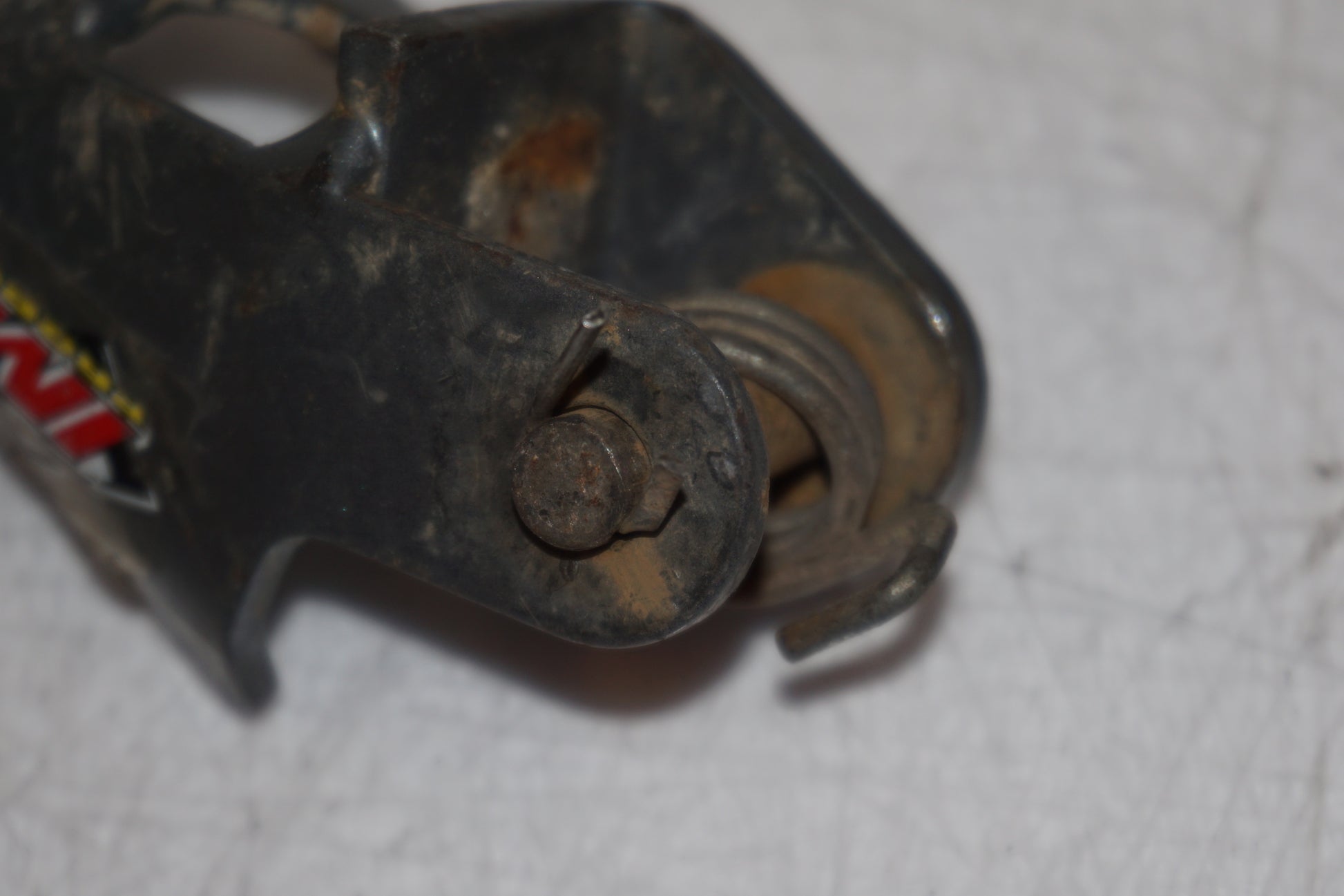 Snett nerifrån på Fotpinne från en Kawasaki KLX 650 -1993 motorcykel.