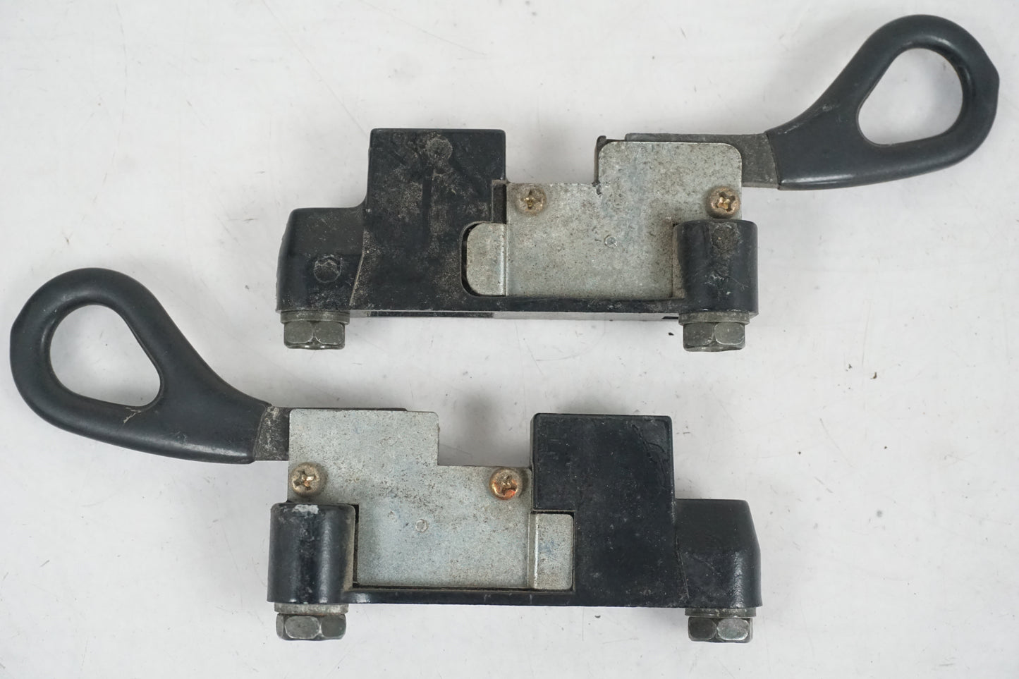 Höger sida på Sadellåsmekanism från en Yamaha V-MAX 1200 -1997 motorcykel.