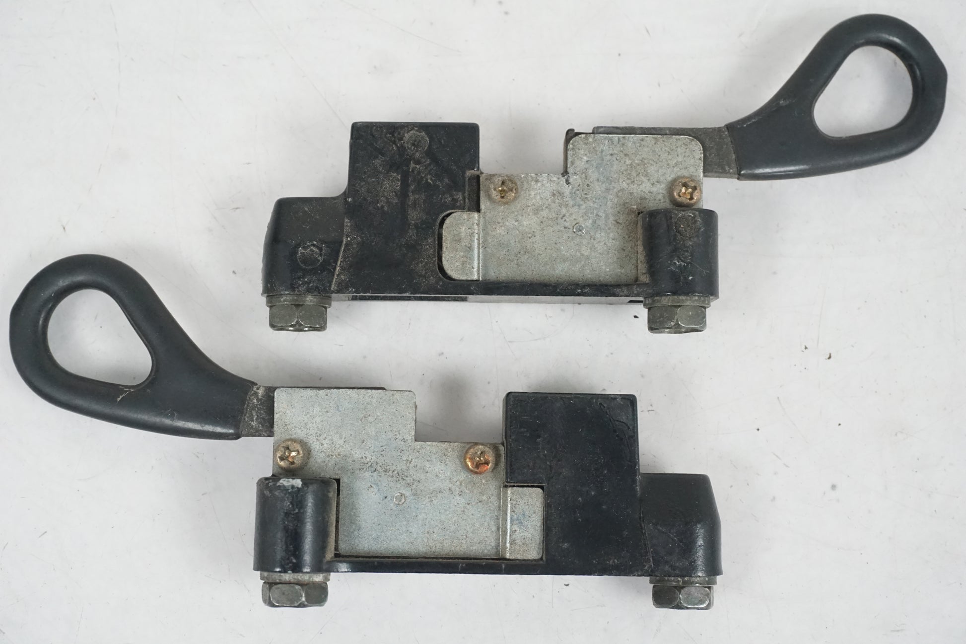 Höger sida på Sadellåsmekanism från en Yamaha V-MAX 1200 -1997 motorcykel.