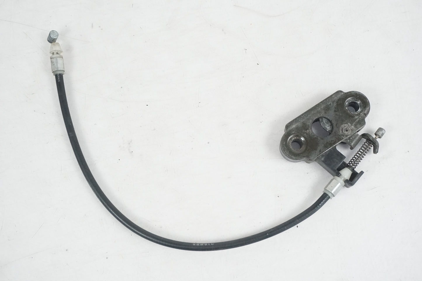 Framsidan på Sadellåsmekanism från en Kawasaki ZX-9R -1998 motorcykel.