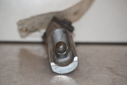 Vänster sida på Fotpinne från en Kawasaki ZXR 750 -1989 motorcykel.