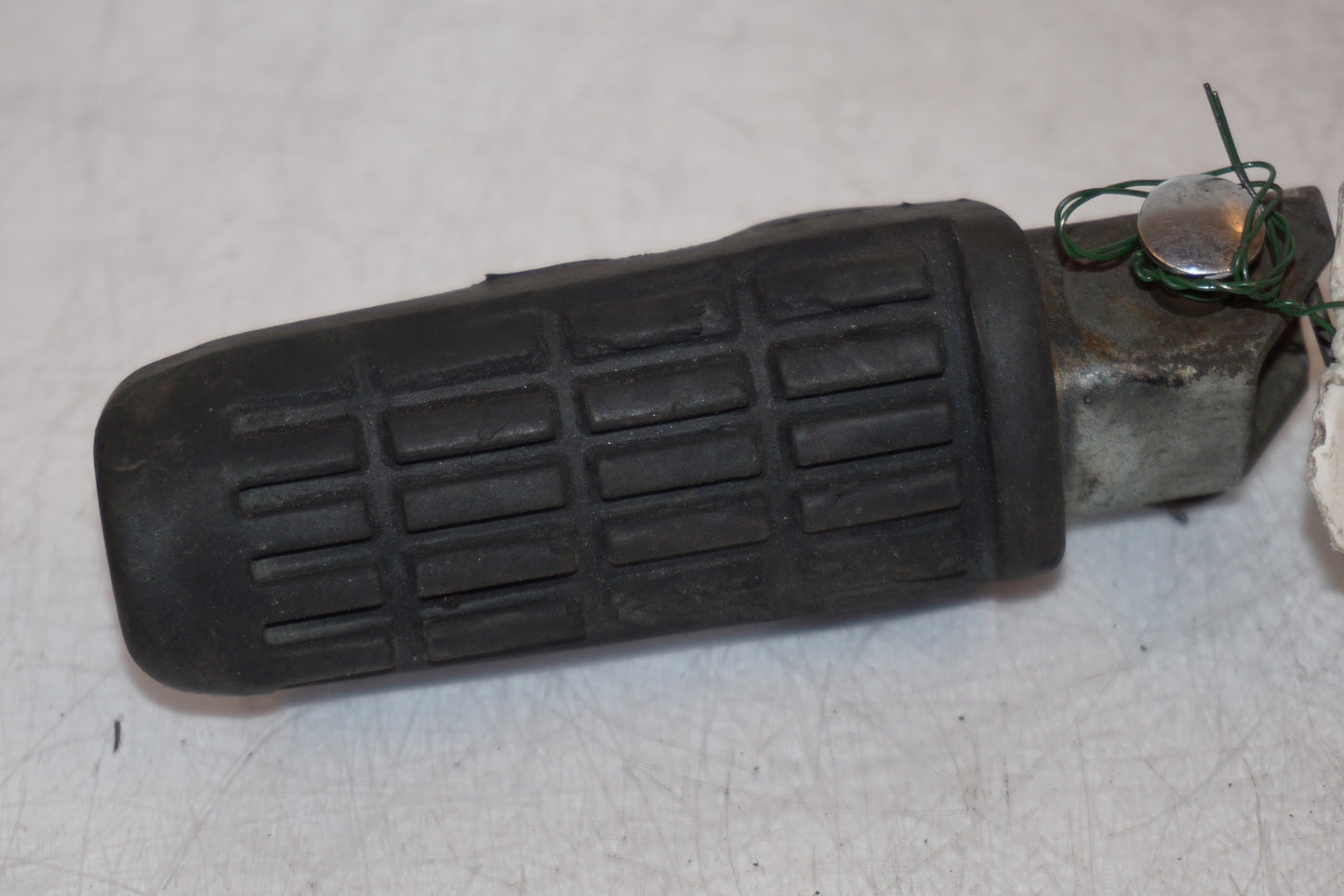 Framsidan på Fotpinne från en Honda NX 250 -1990 motorcykel.