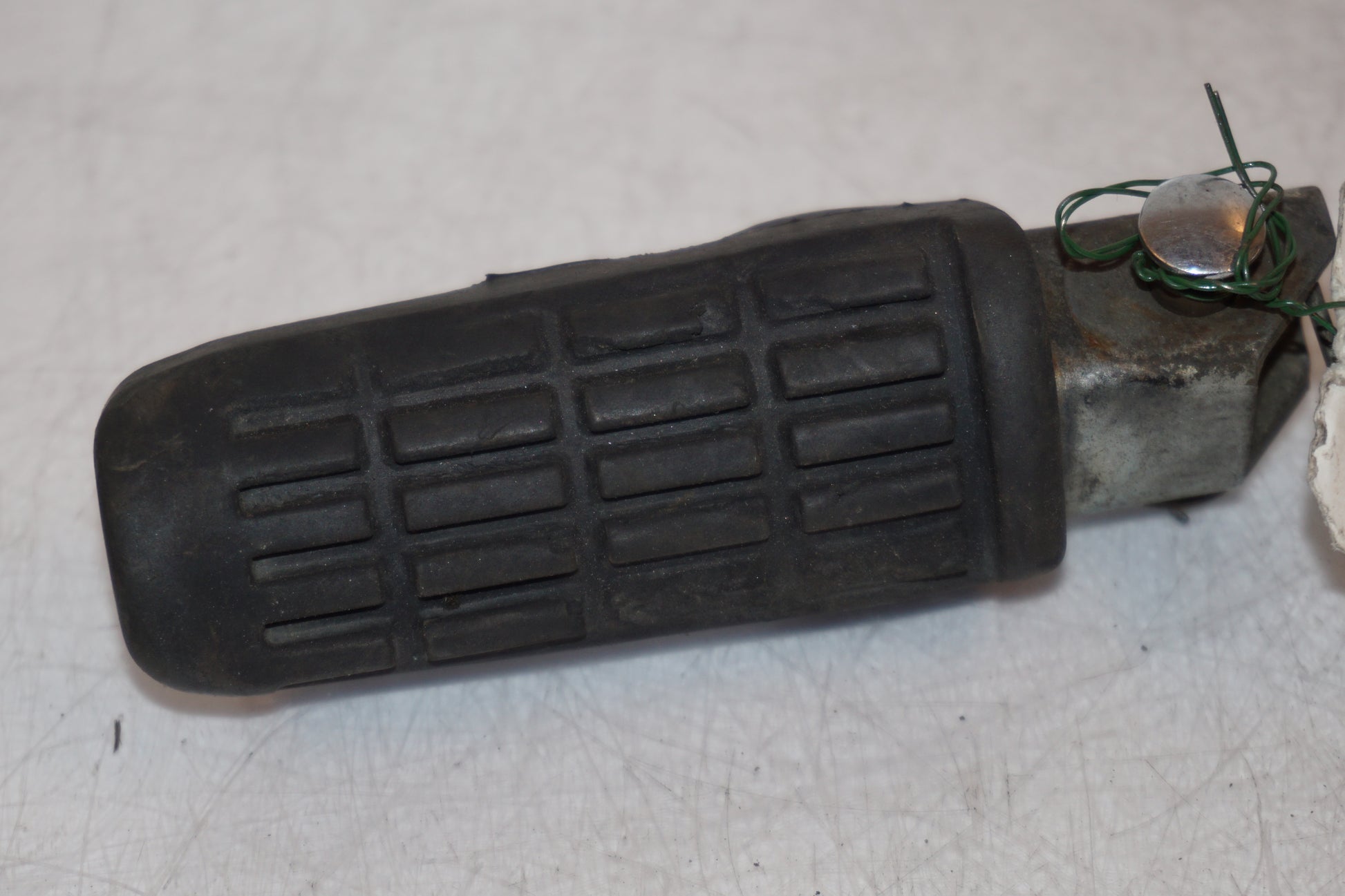 Framsidan på Fotpinne från en Honda NX 250 -1990 motorcykel.