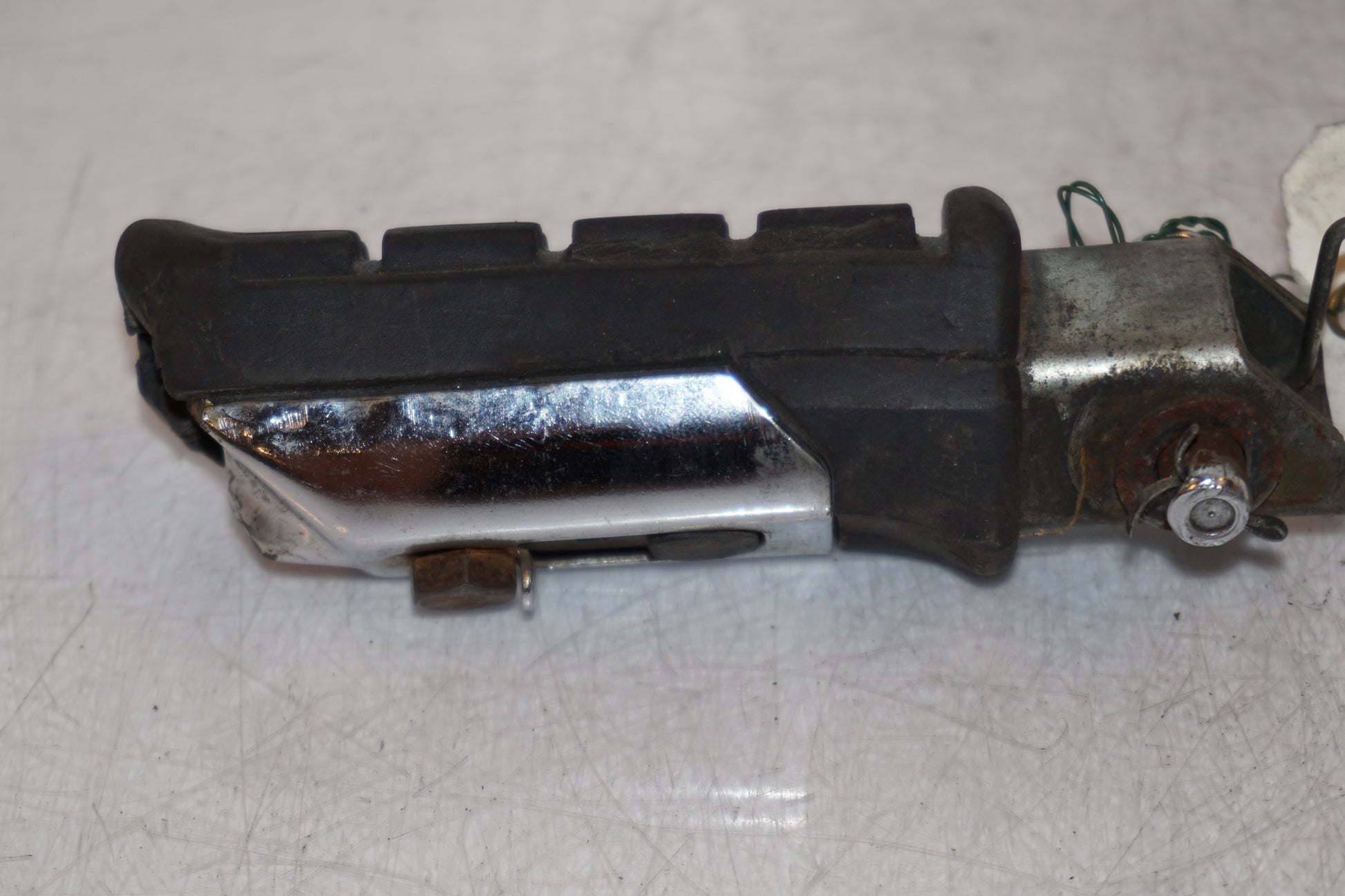 Baksidan på Fotpinne från en Honda NX 250 -1990 motorcykel.