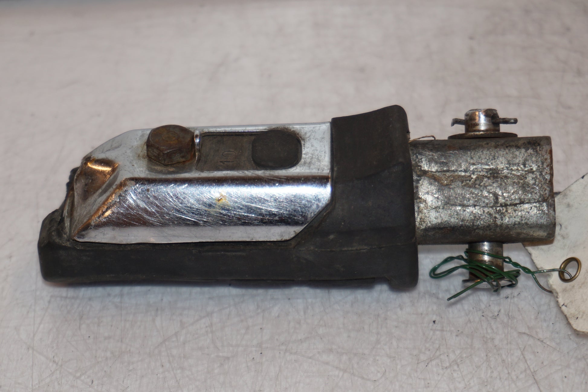 Höger sida på Fotpinne från en Honda NX 250 -1990 motorcykel.