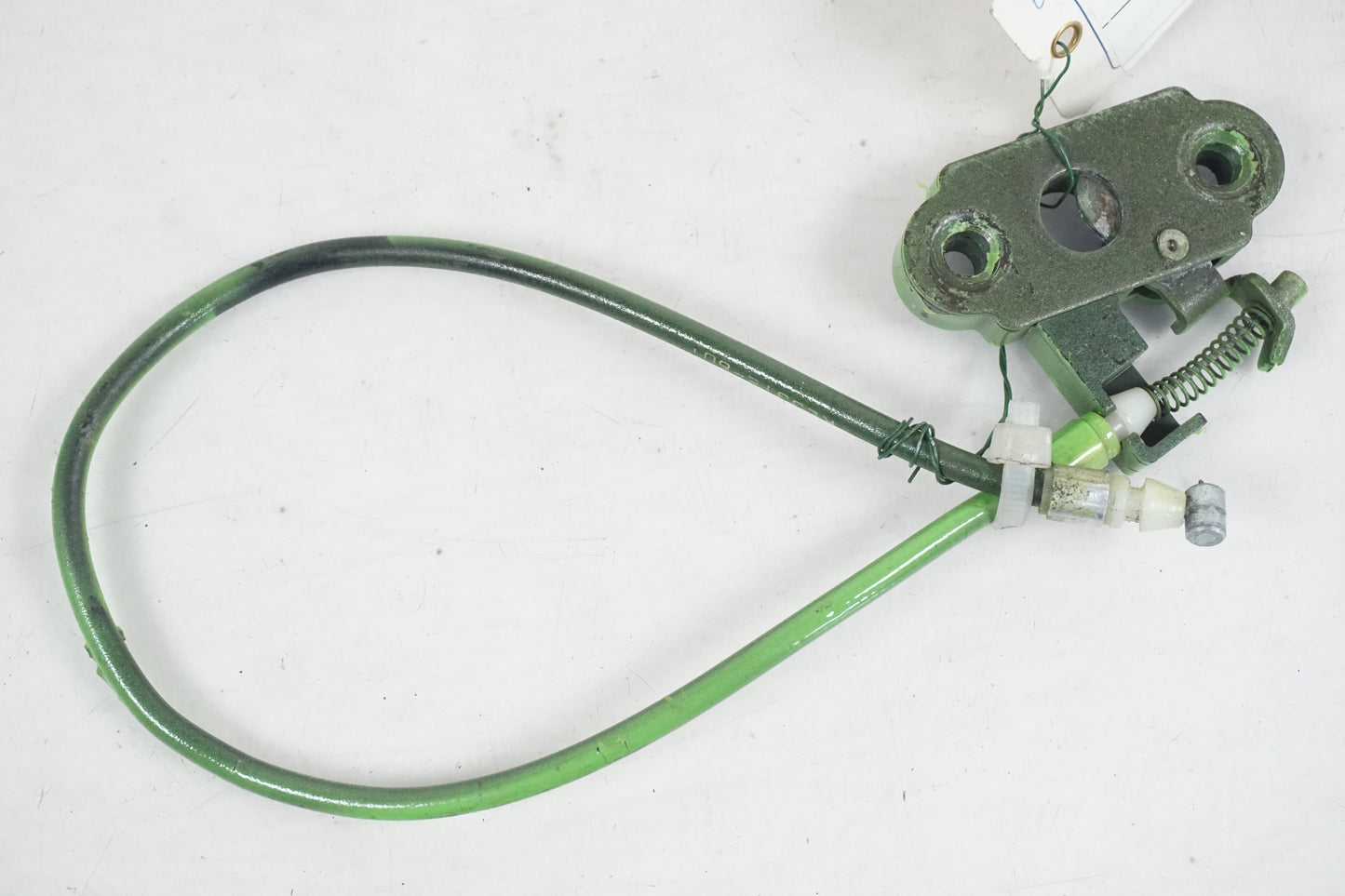 Framsidan på Sadellåsmekanism från en Kawasaki ZX-9R -2003 motorcykel.