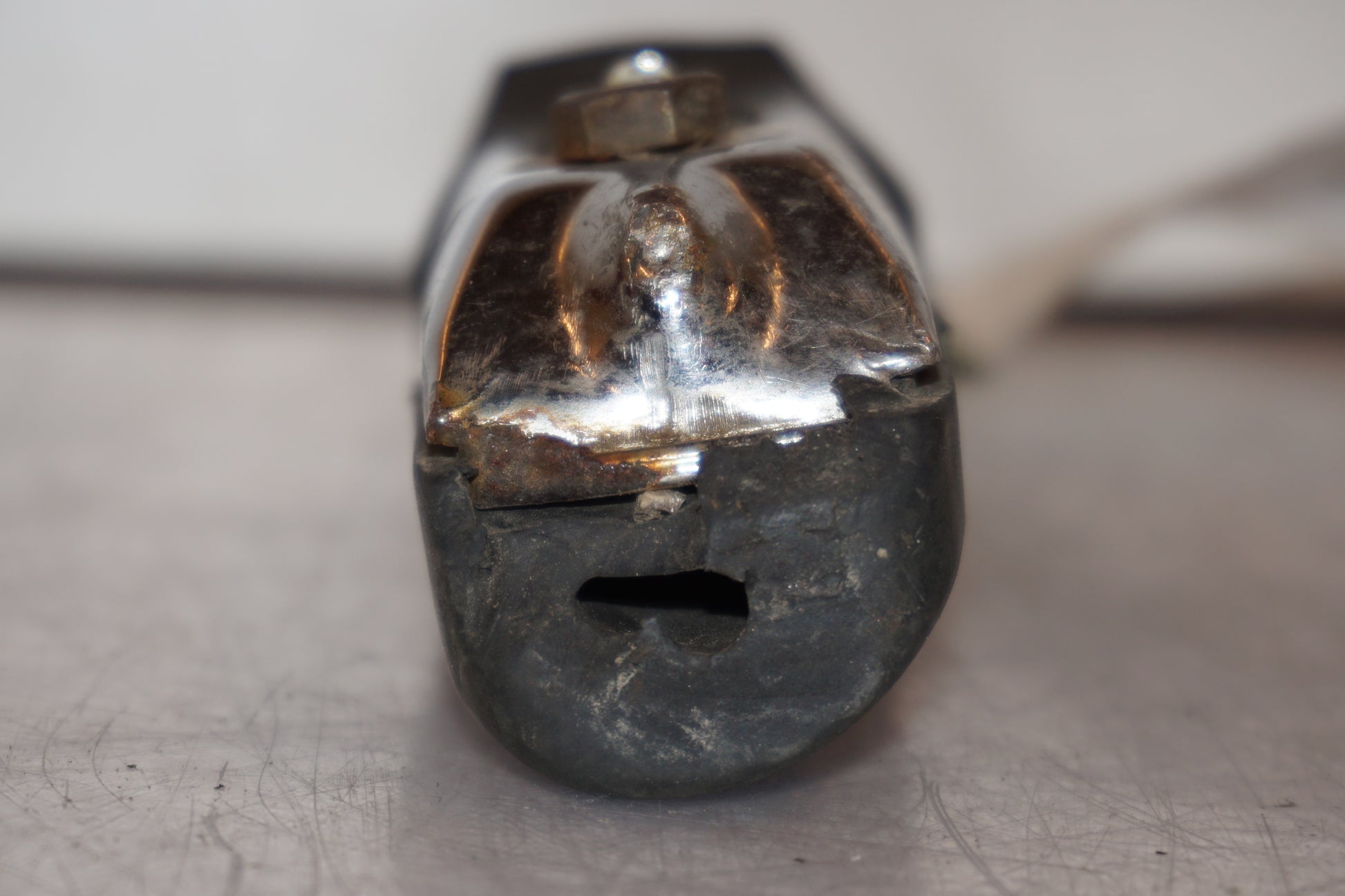 Vänster sida på Fotpinne från en Honda NX 250 -1990 motorcykel.